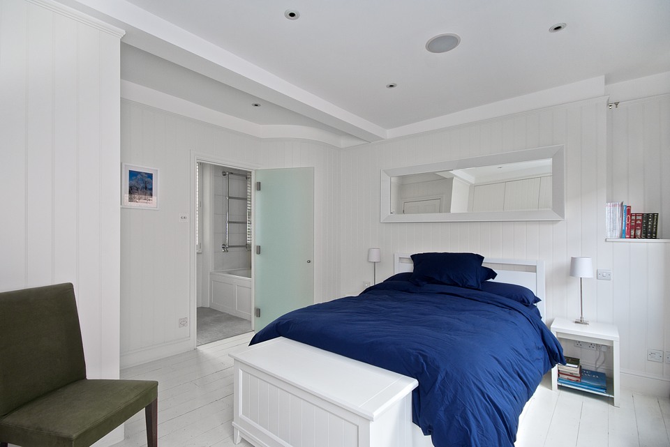 High end builders and restoration specialists in central London, Kensington & Chelsea. Bathroom installation.