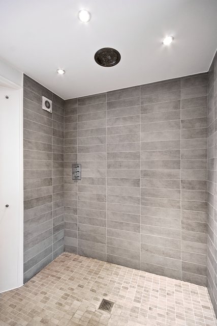 High end building and restoration in central London, Kensington & Chelsea. Bathroom installation.