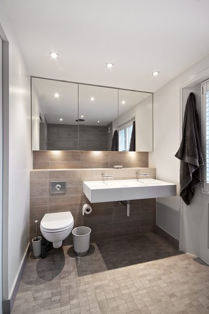 High end building and restoration in central London, Kensington & Chelsea. Bathroom installation.
