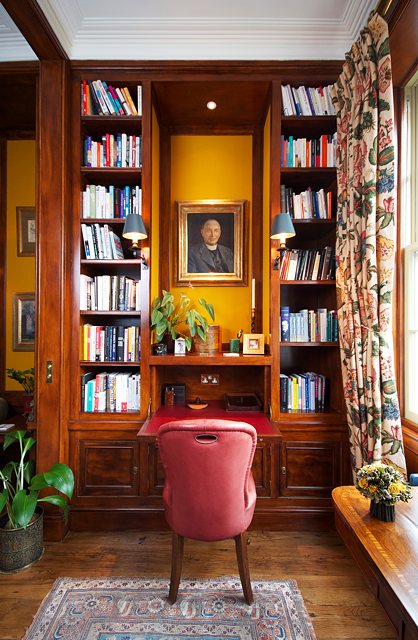 High end building and restoration in central London, Kensington & Chelsea. Library installation.
