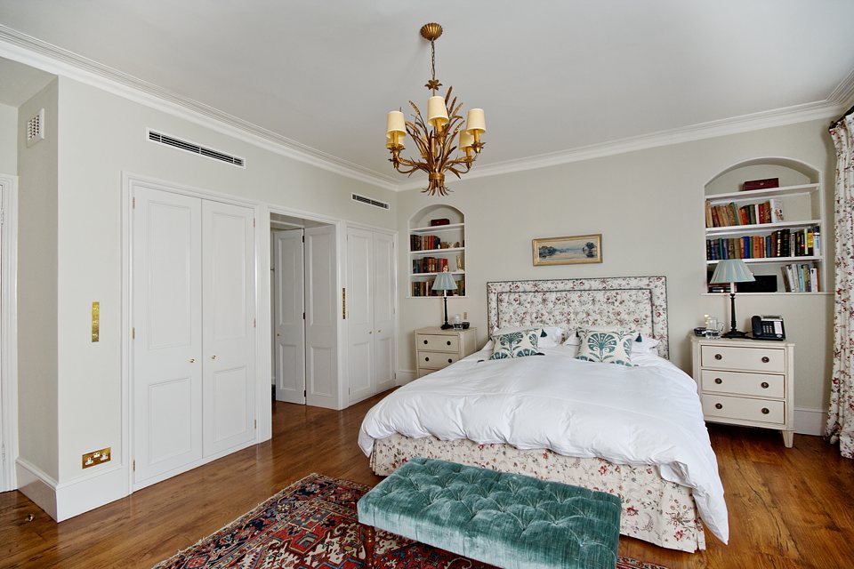 High end building and restoration in central London, Kensington & Chelsea. Bedroom installation.