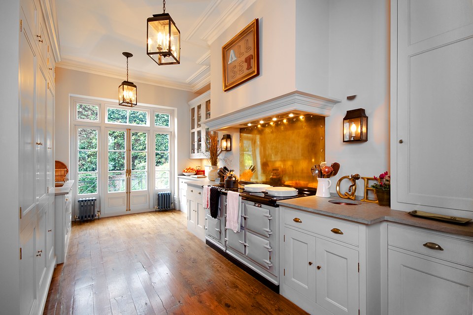 Kitchen fitted by high end builders and retoration experts in Kensington and Knightsbridge