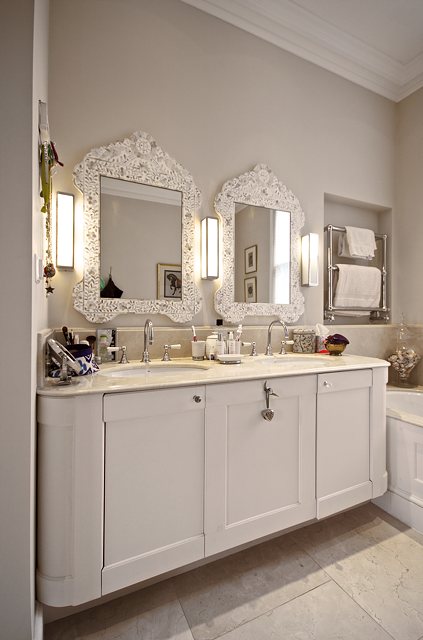 High end builders and restoration specialists in central London, Kensington & Chelsea. Bathroom installation.