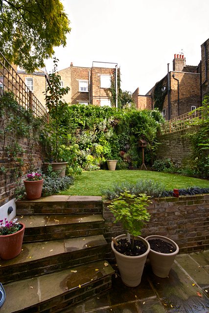 High end builders and restoration specialists in central London, Kensington & Chelsea. Landscape garden installation.