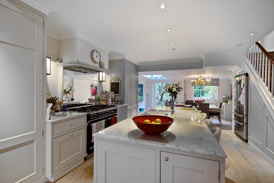 High end builders and restoration specialists in central London, Kensington & Chelsea. Kitchen installation.