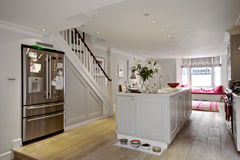 High end builders and restoration specialists in central London, Kensington & Chelsea. Kitchen installation.